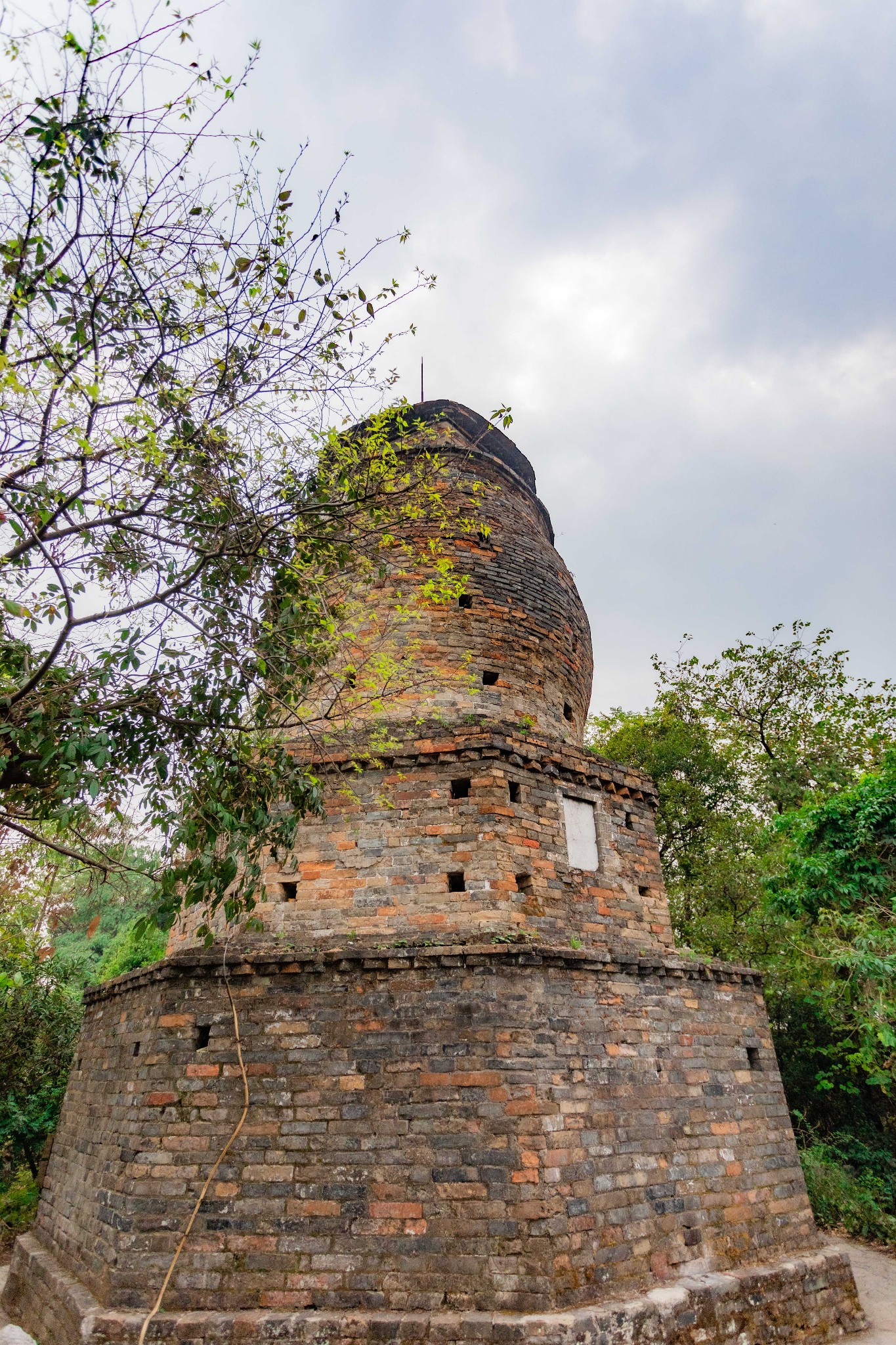 在桂林的山与水间,登高望远;在移动的美丽画卷中,撞碎一江流光