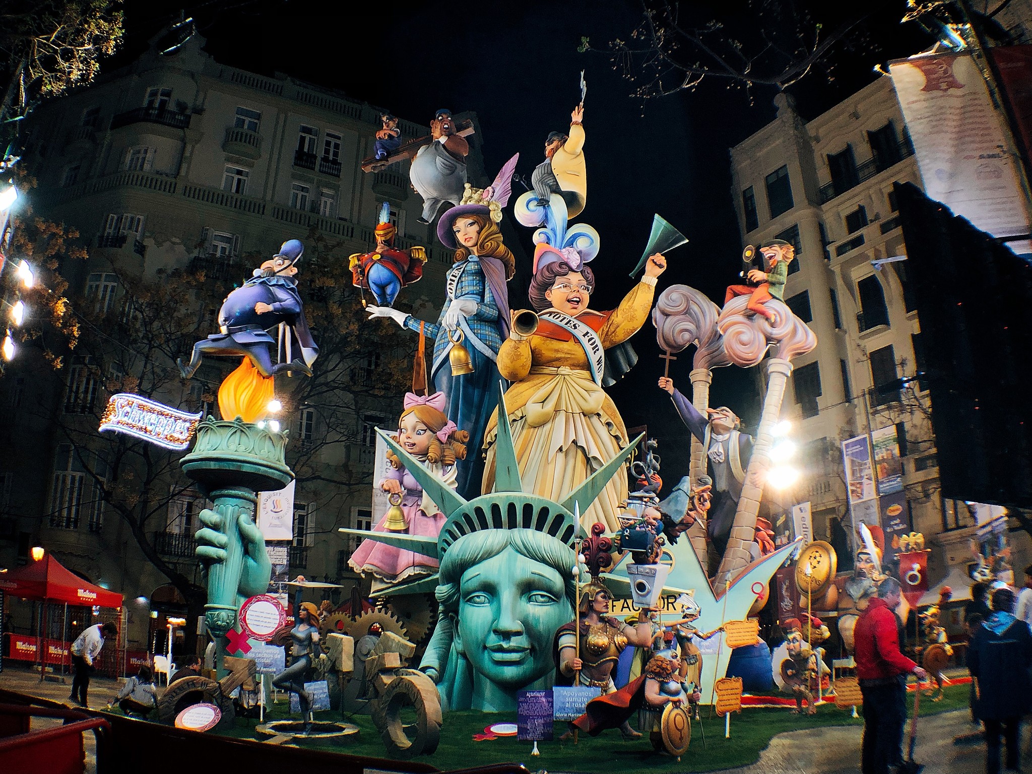 西班牙游记|今天带你去逛逛西班牙最盛大的节日之一——法雅节_游记