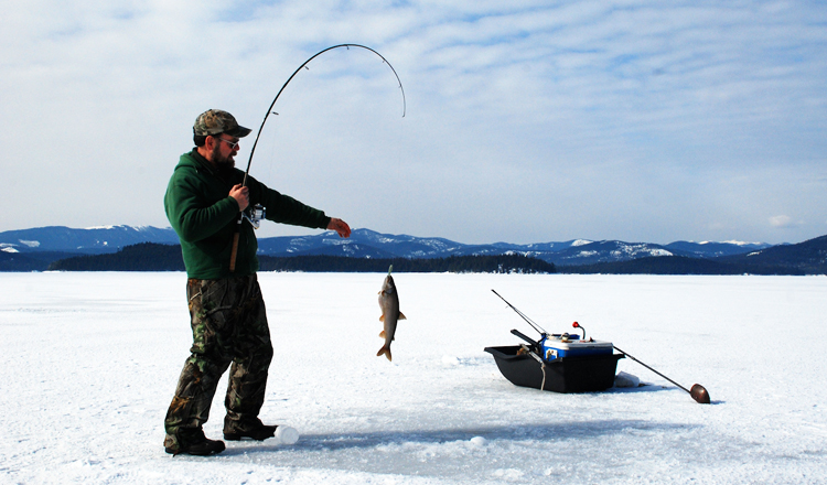 挪威旅游 特罗姆瑟北极圈 冬季乘车冰上钓鱼4-5小时体验之旅(专业向导