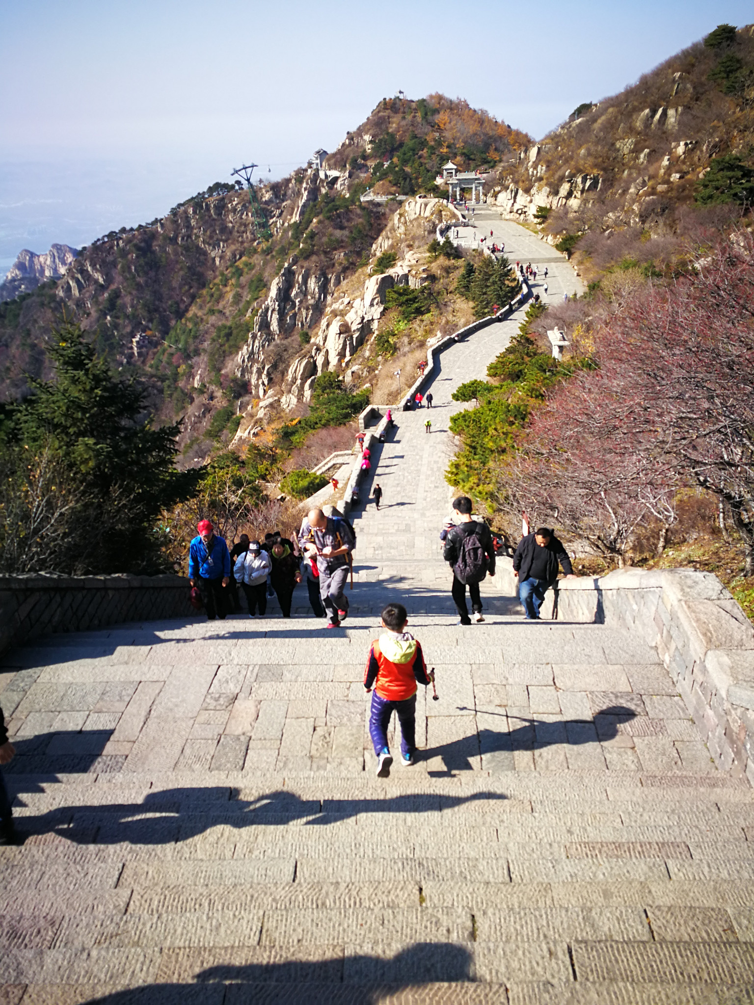 去泰山需要准备什么东西(8月份泰山顶上需要穿棉袄吗)