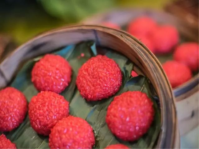 杨梅馃糖洋大蒜饼小吃,以千姿百态的面孔藏身在街头巷尾让磐安的美味