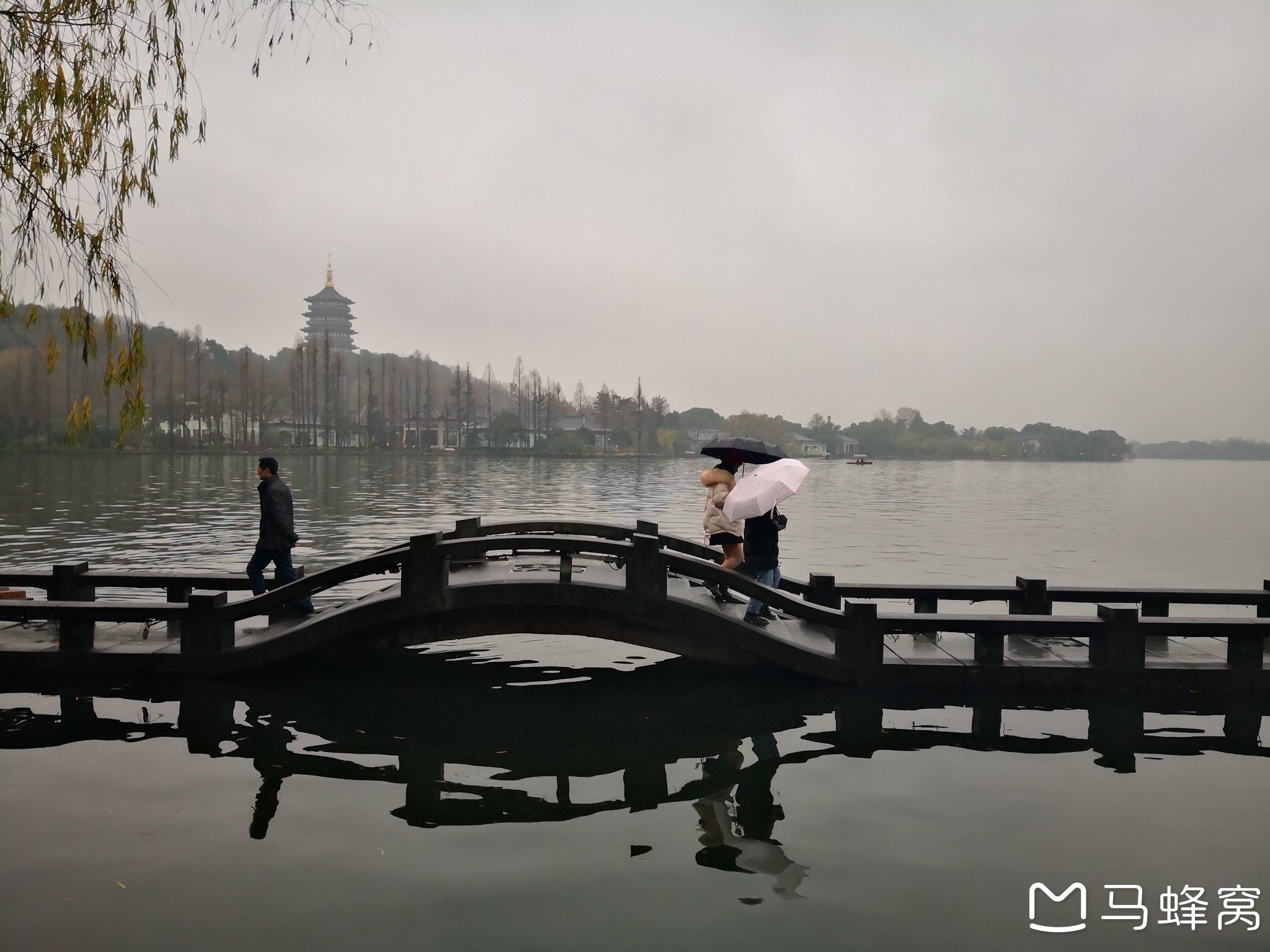 杭州西湖长桥公园的双投桥与夕照亭