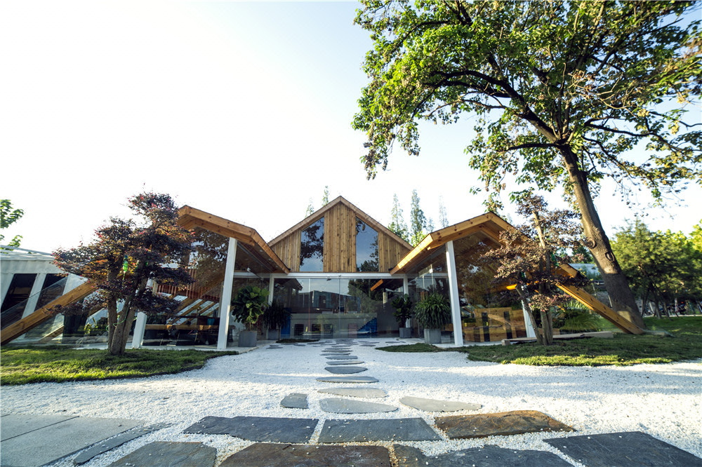 汉中尤曼吉国际汽车营地(逸林绿洲酒店)