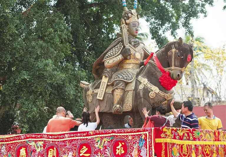 海南公期穿脸图片