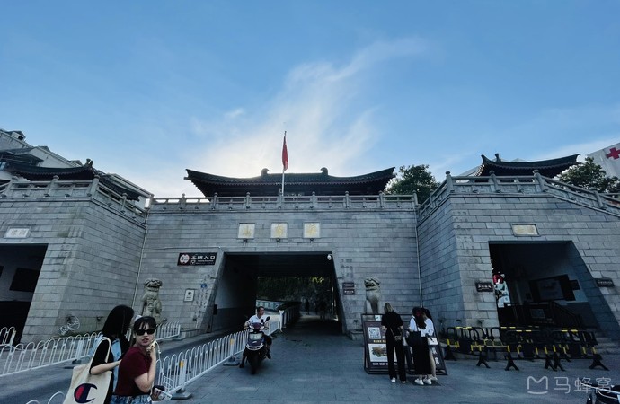 岳麓山东门旅游图片,岳麓山东门自助游图片,岳麓山东门旅游景点照片