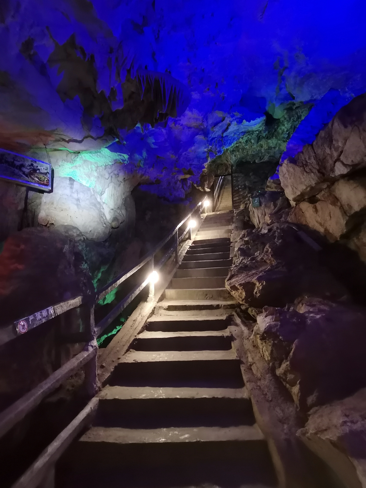 封开龙山黄岩洞景区千层峰天下第一石大斑石二天之旅