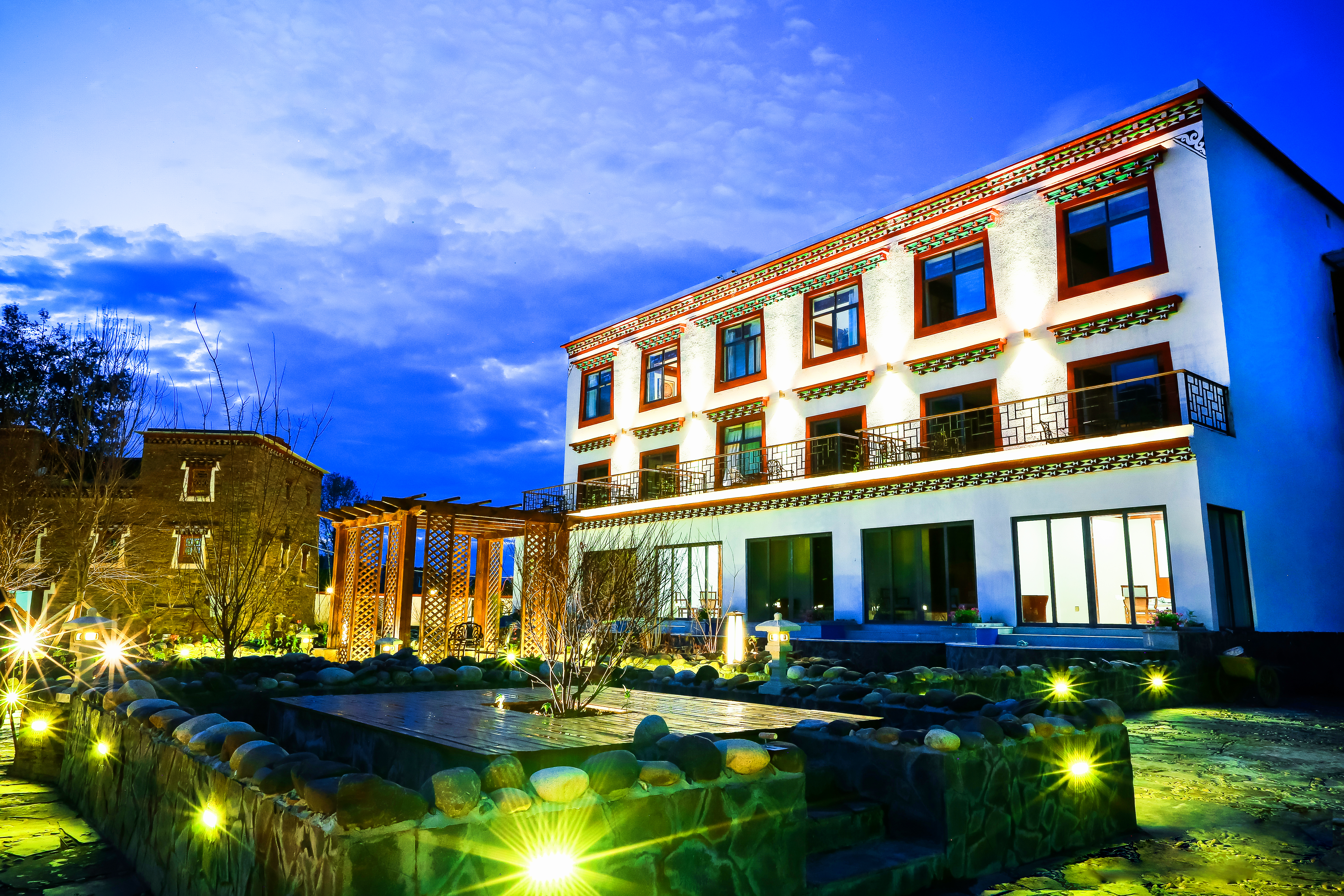 康定云漫山居酒店