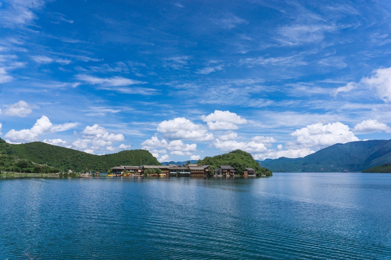 昆明大理麗江瀘沽湖香格里拉10日遊敞篷吉普車遊洱海網紅玻璃球網紅