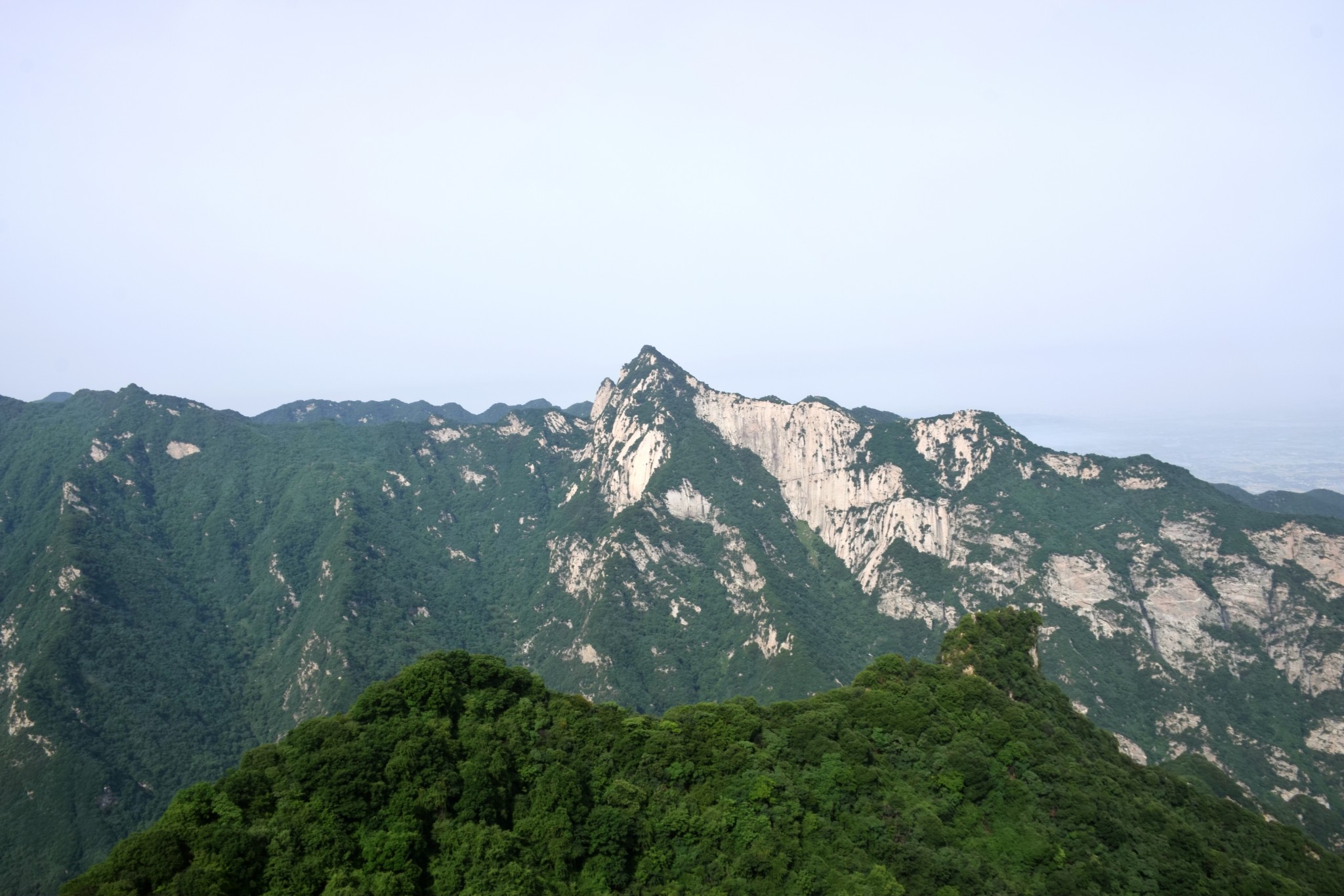 二,華縣(華州區)到少華山的公交車車次間隔頻率為2小時一班,等車