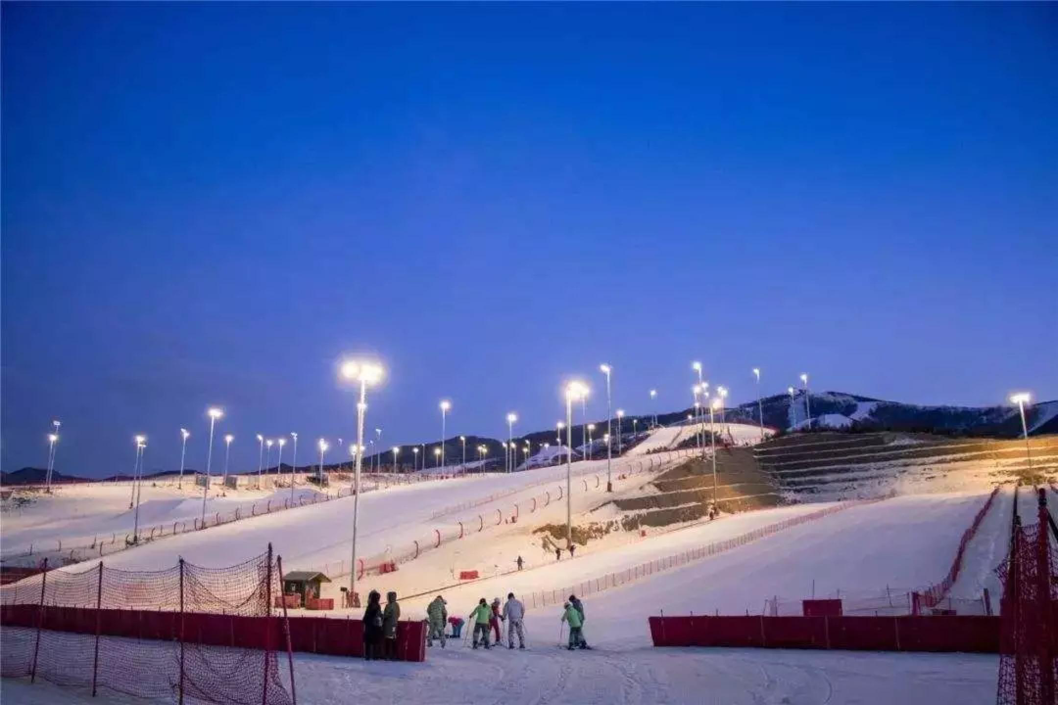 张家口崇礼多乐美地滑雪场2天1晚定制游