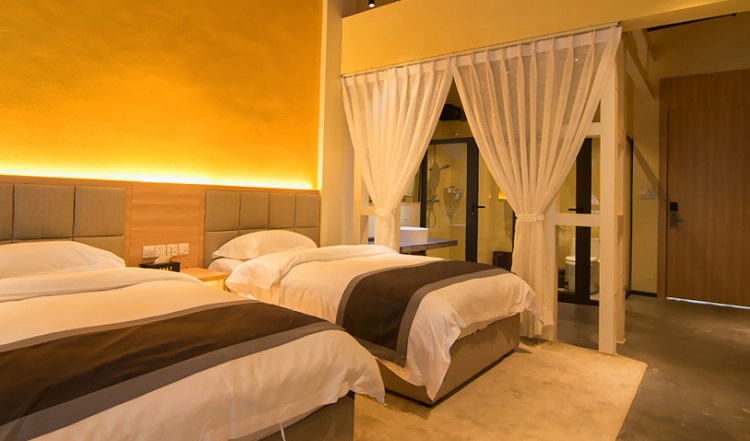 理县古尔沟毕棚晓月酒店1晚住宿可含双人华美达无边泳池温泉毕棚沟