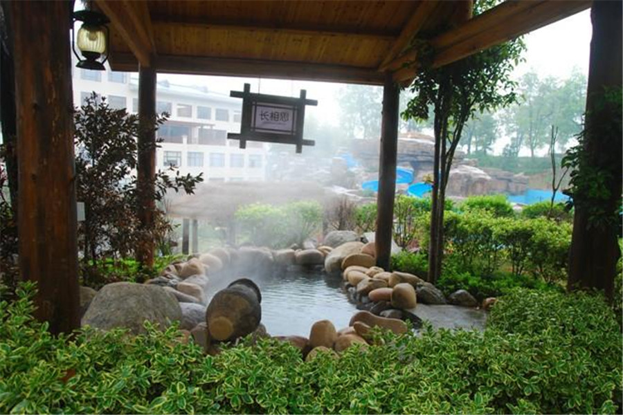 温泉度假村位于长沙宁乡灰汤镇,总投资近3亿元,是国家aaaa级旅游景区