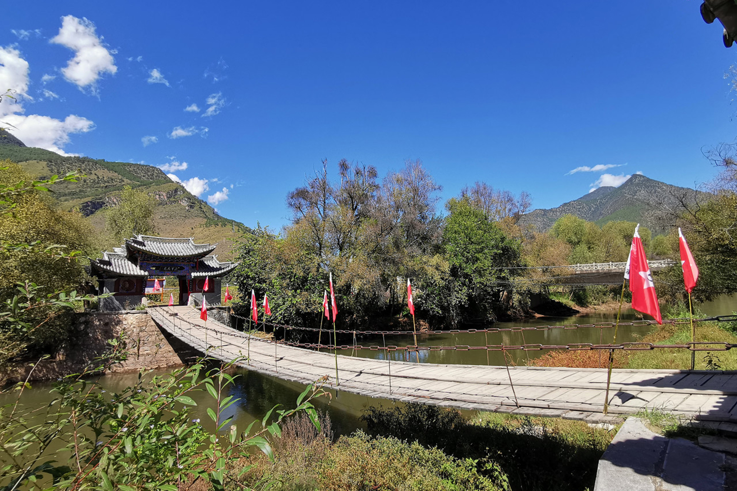 丽江石鼓一日游,野趣山谷探索之旅