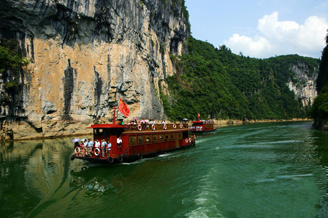 茅岩河平湖游:处于张家界西线旅游的中心部位青安坪乡,起点是九天洞下