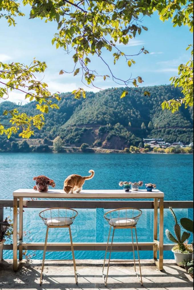 去哪儿玩?七彩小岛+画中小镇+碧海蓝天,安逸小城里过慢生活!