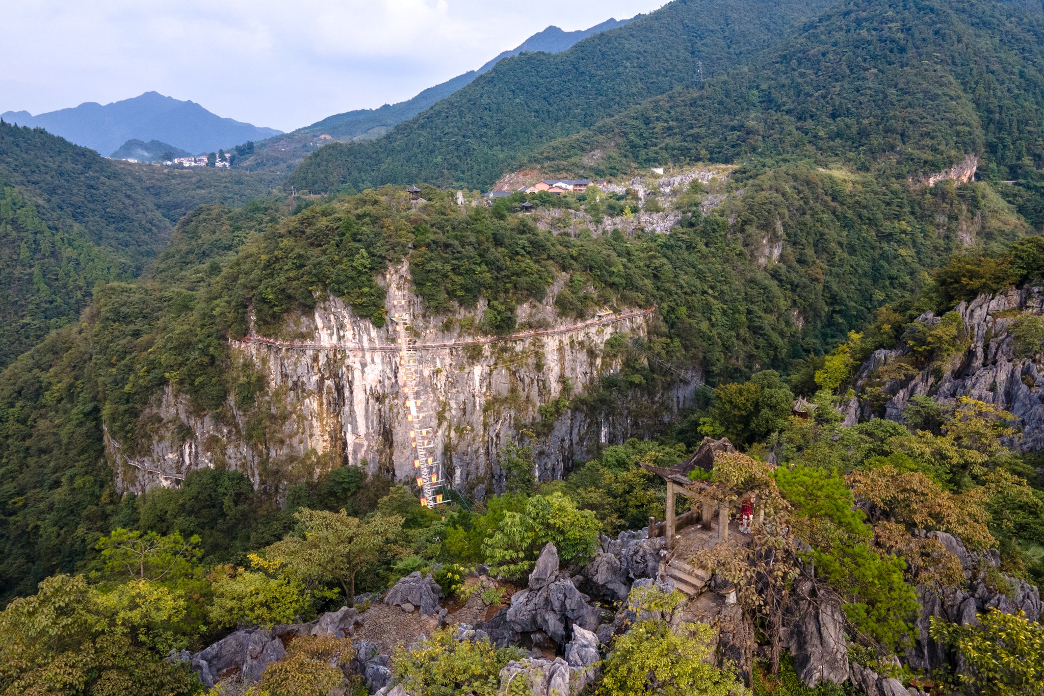 杭州私藏的寶藏秘境:千島湖石林,解鎖雲上石林的n種新玩法