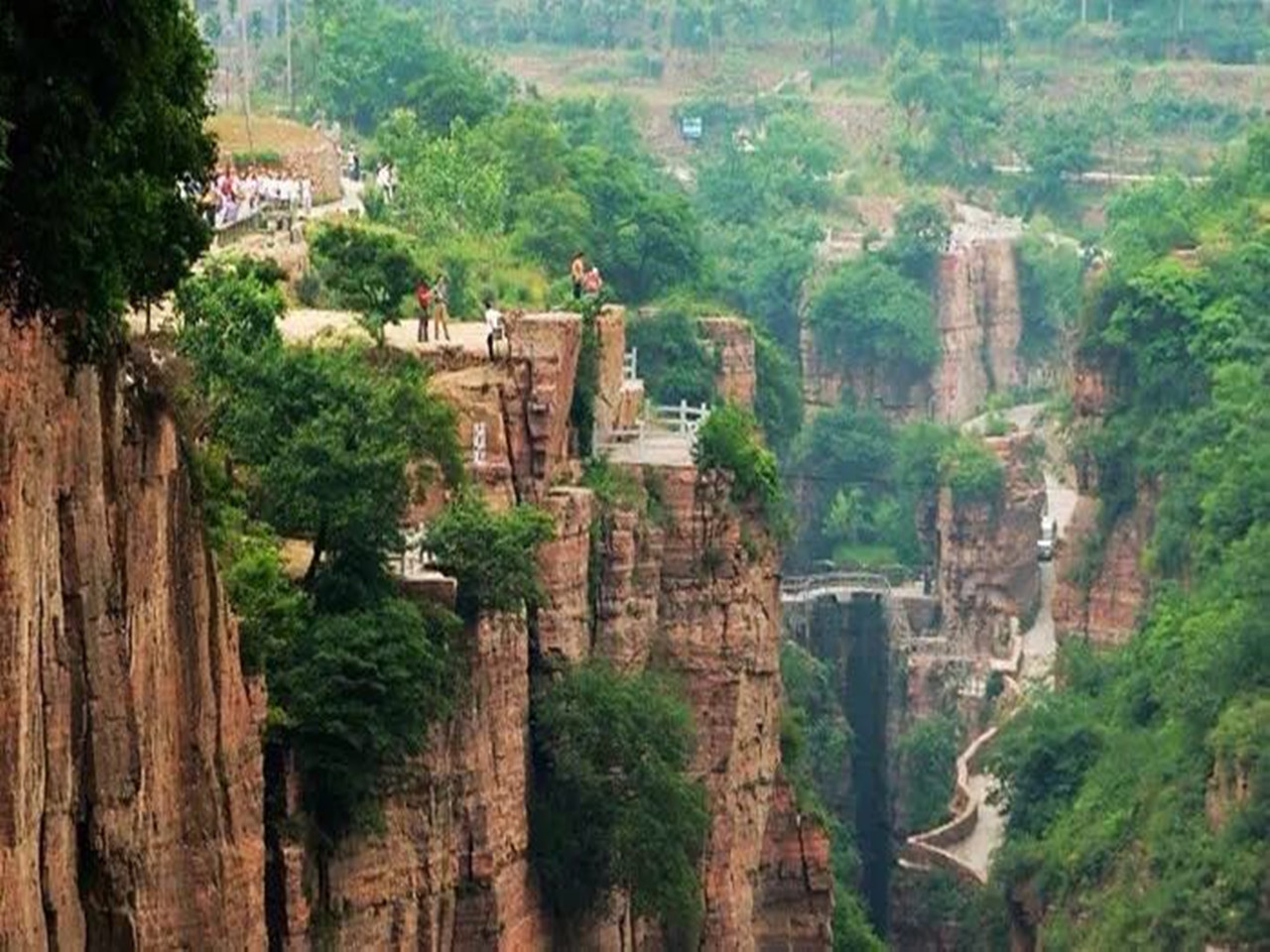 河南郭亮村万仙山2日游郑州出发周二四六发团纯玩无购物挂壁公路郭亮