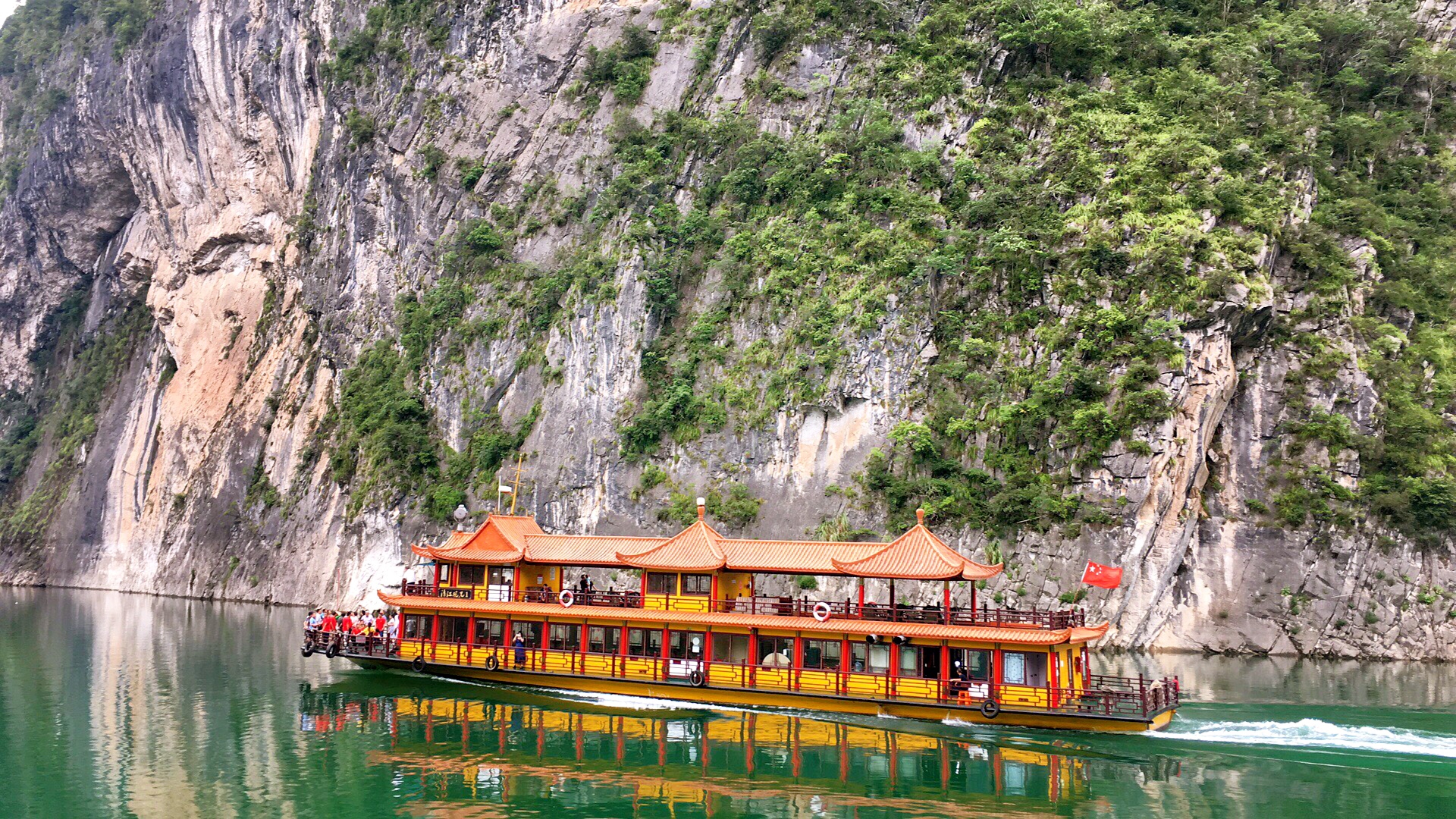 私家定制团恩施4日探秘定制游恩施大峡谷大清江女儿城梭布垭石林土司