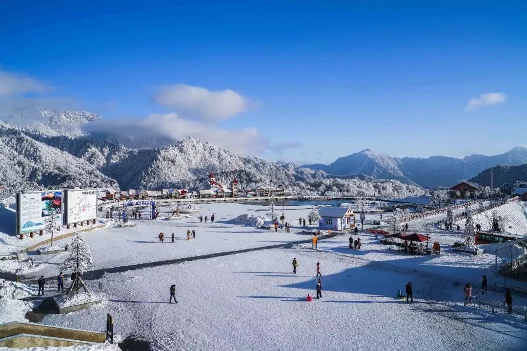 西嶺雪山一日遊成都出發贈西嶺雪山大門票往返大巴