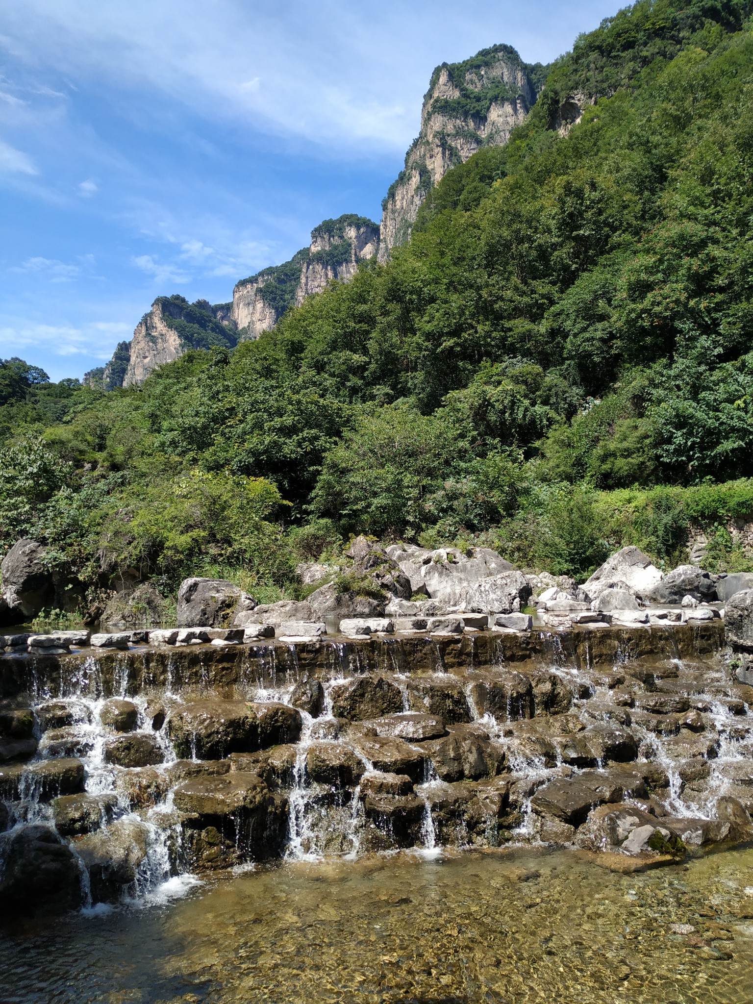 八里溝天瀑捲簾,將軍峰仙人迎客,輝縣旅遊攻略 - 馬蜂窩