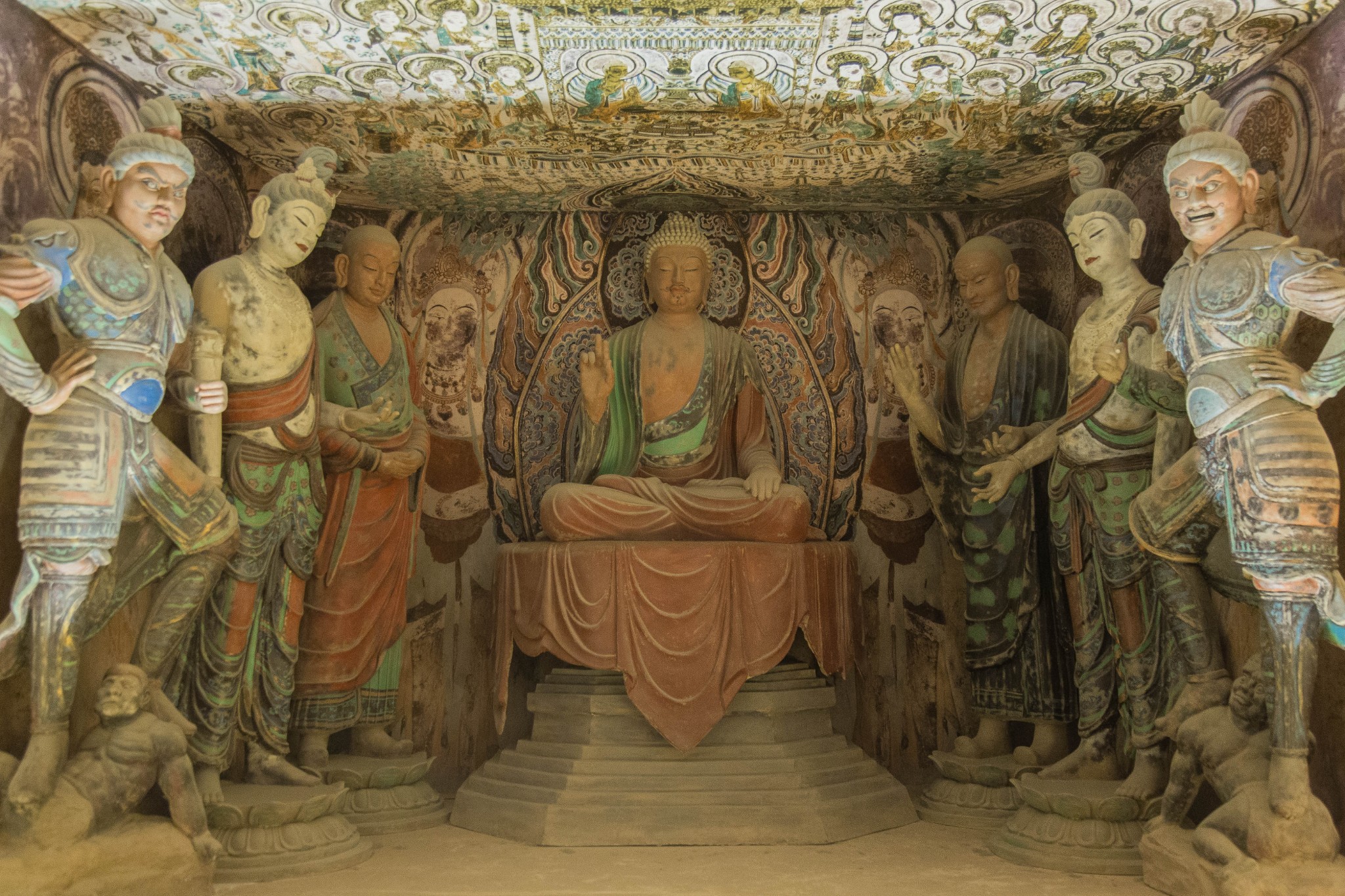 敦煌 石窟,全名为 敦煌 石窟群,由西千佛洞,东千佛洞, 榆林 窟