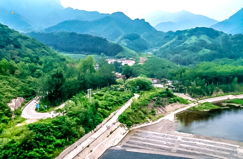 位於北京市密雲縣新城子鎮遙橋峪村雲岫谷自然風景區對面,是北京市