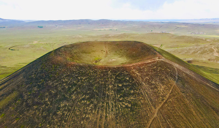 精品團內蒙古四子王旗大紅山烏蘭哈達火山輝騰錫勒草原神舟著陸場牧區