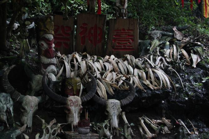 图腾古道"北有匈奴,南有南蛮",甑皮岩文化是南蛮文化诞生的代表,也是