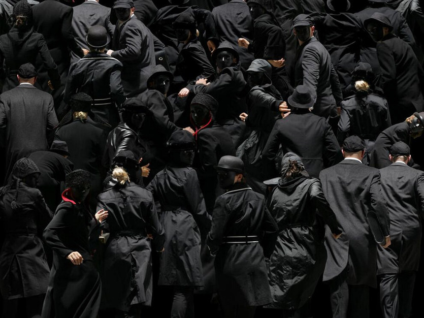 国外诡异的人体组合造型密集恐惧症慎入啊