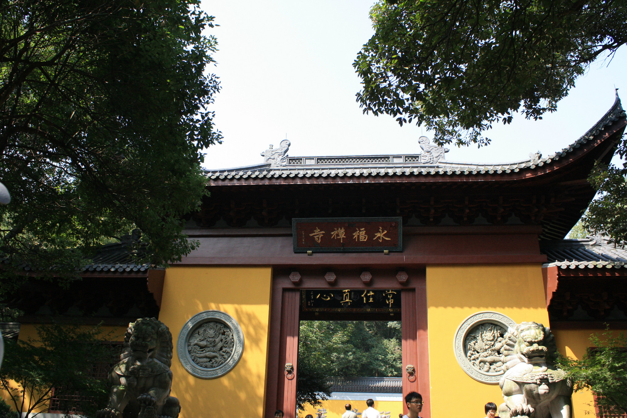 沿着冷泉溪一直往上走,就到了这里,"永福禅寺",这里不要门票,是包括在