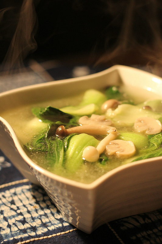 青菜菌菇汤(煮咸肘子的汤煮的)