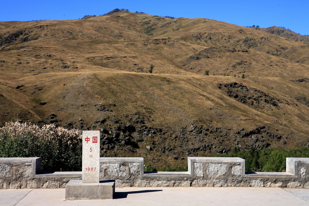 新疆白哈巴村,中哈边境