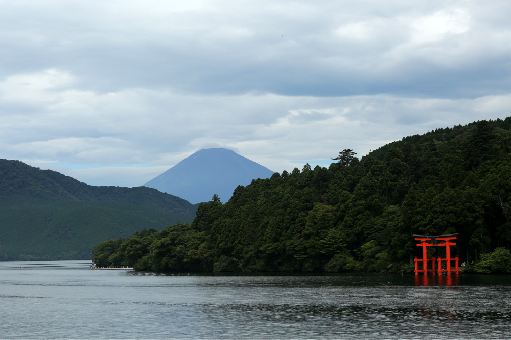 富士山下的鸟居