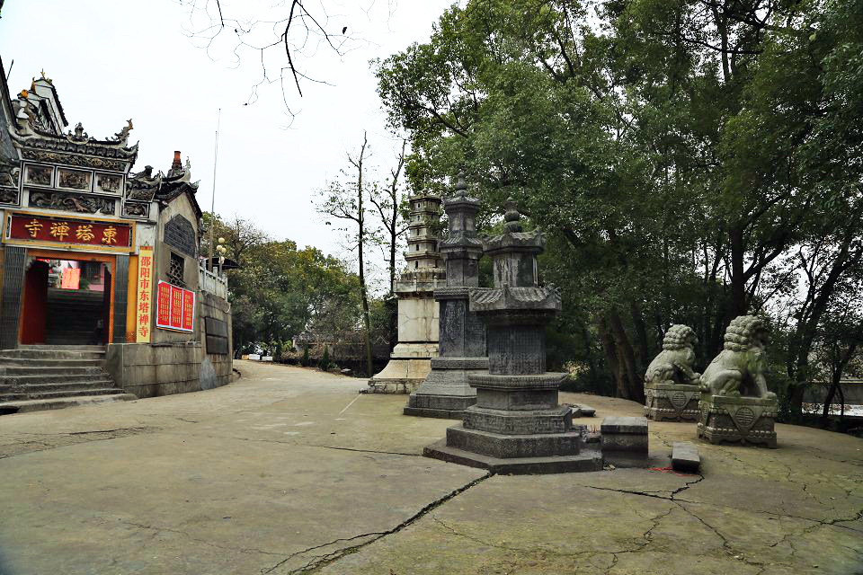 東塔禪寺寺廟是古建築東塔東塔多次修復,現在屬明清風格雙清公園列為