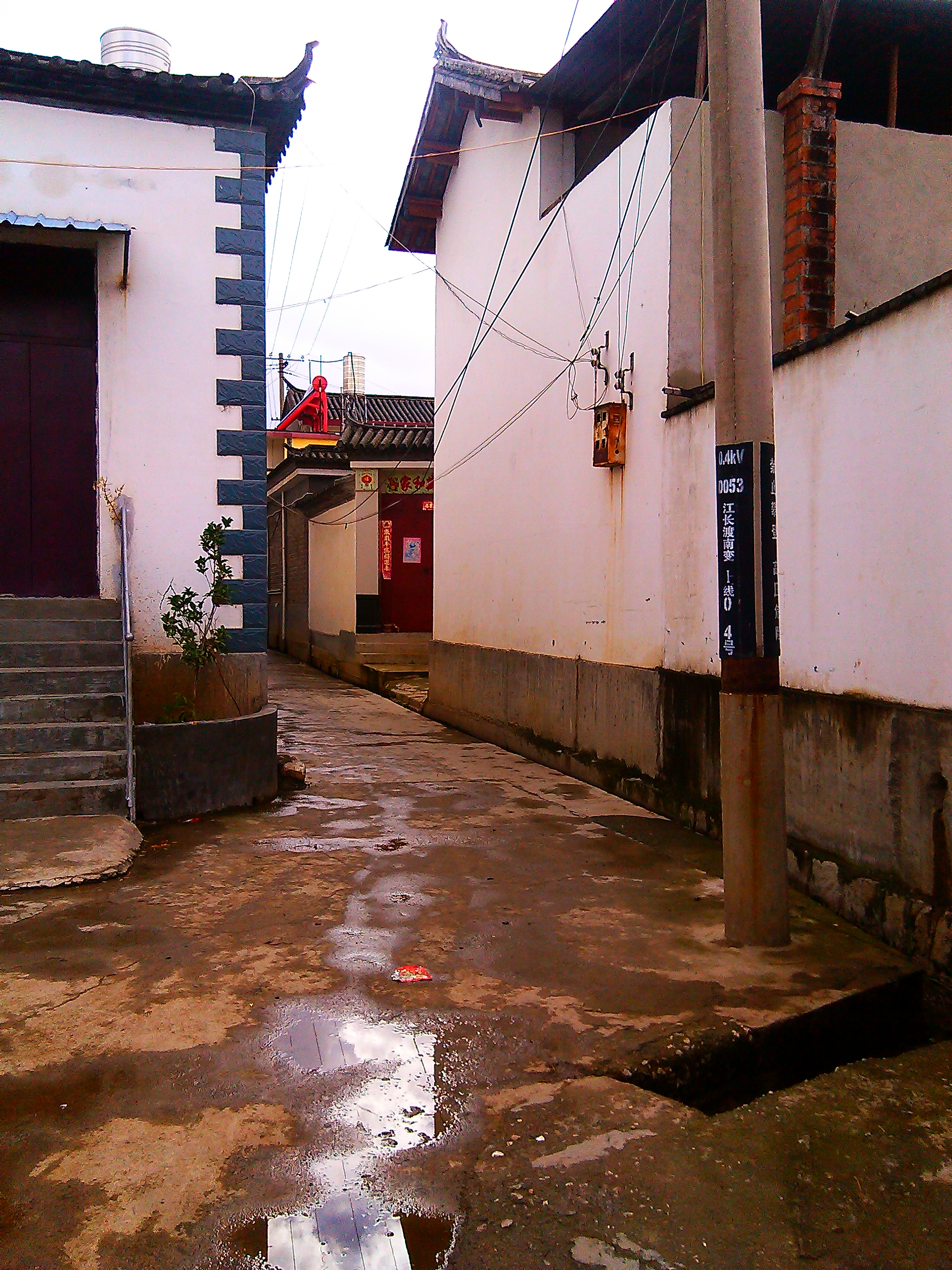 村里的祠堂,旧社会的时候这里是私塾,后来变成姜氏宗祠,因为整个村都