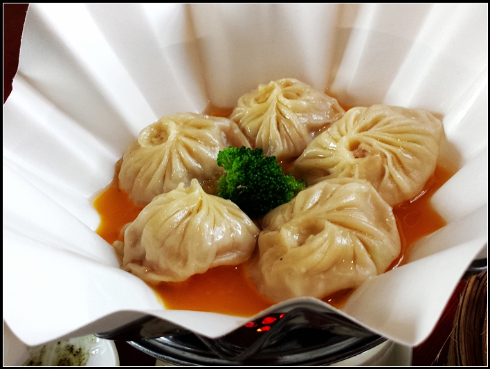 金汤鱼翅小笼包