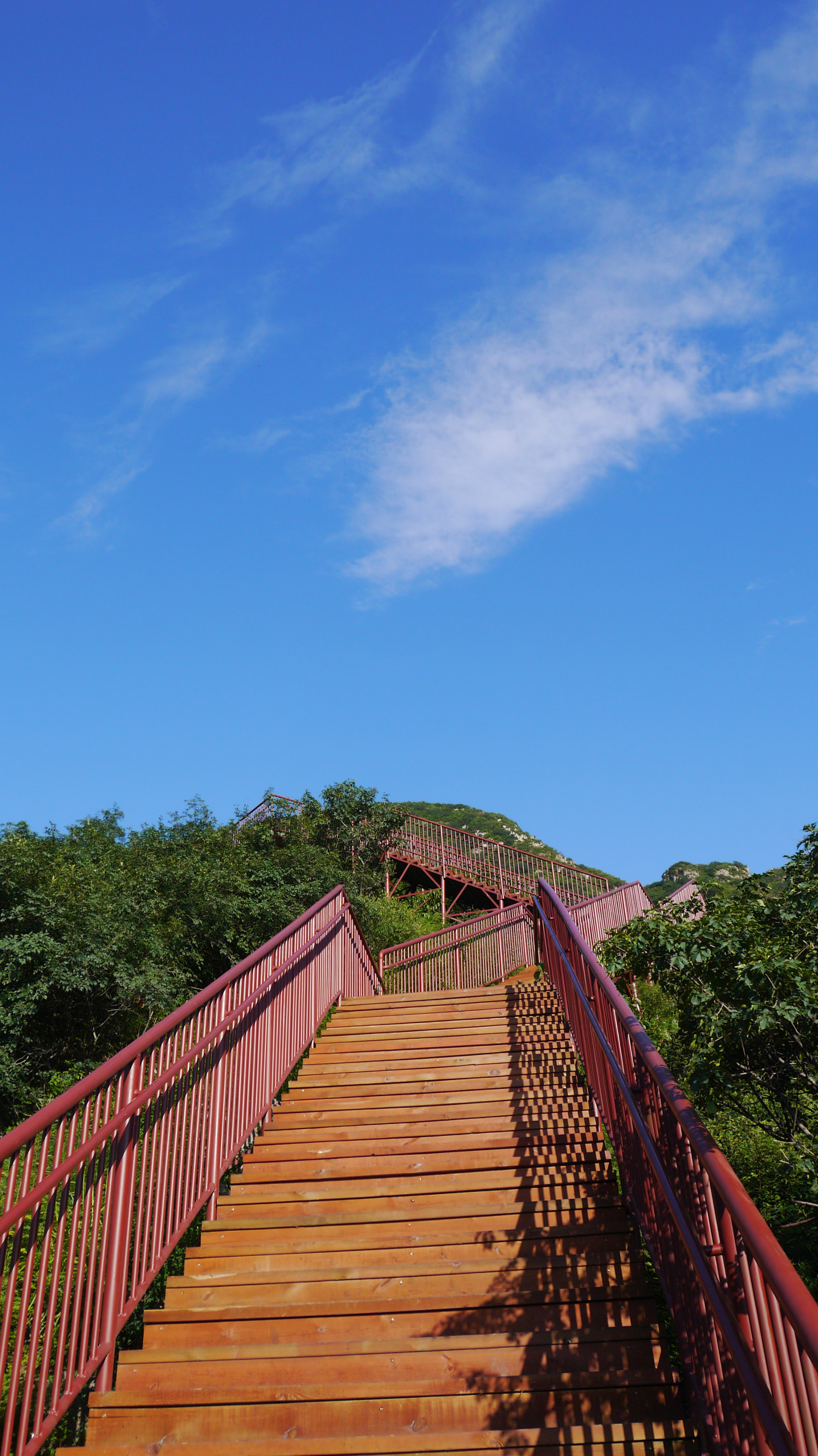 舞彩浅山滨水国家登山步道图片