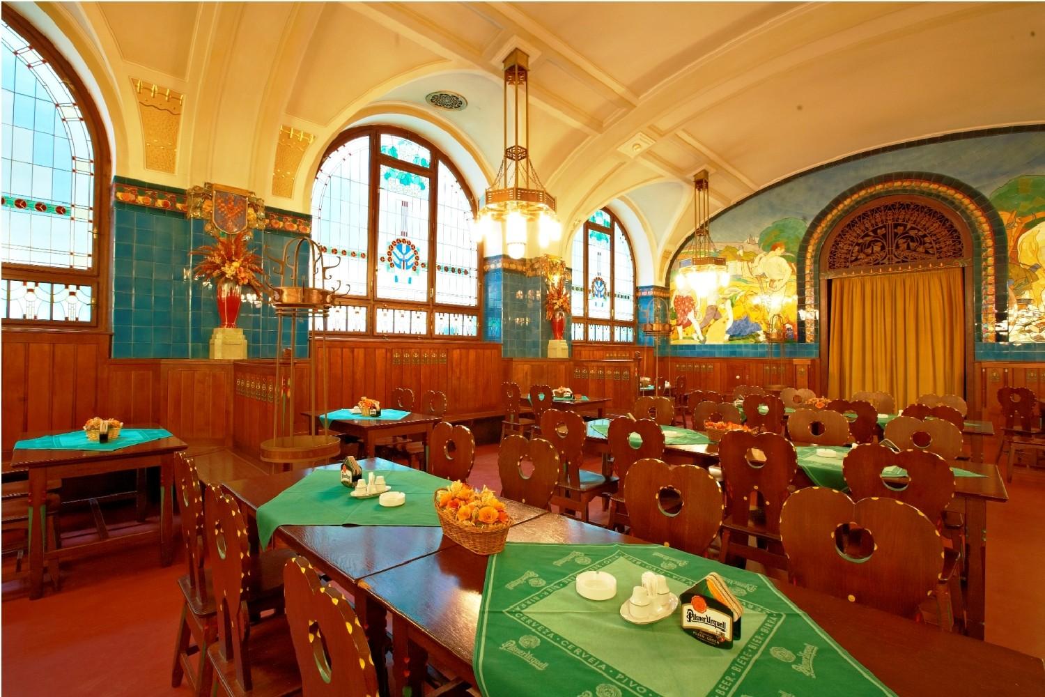 捷克布拉格市政厅传统三道式晚餐