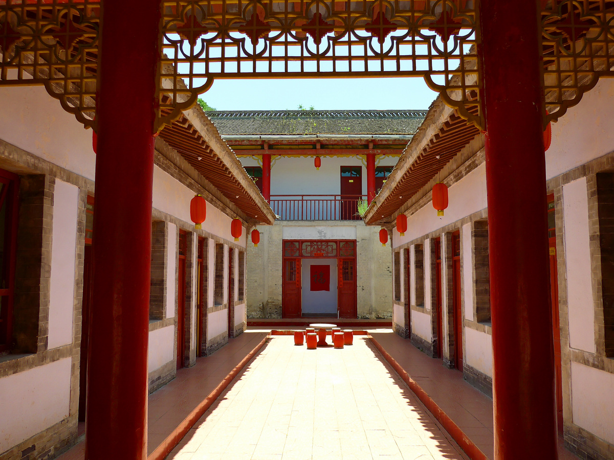 陕西陇县秋菊山庄原始森林