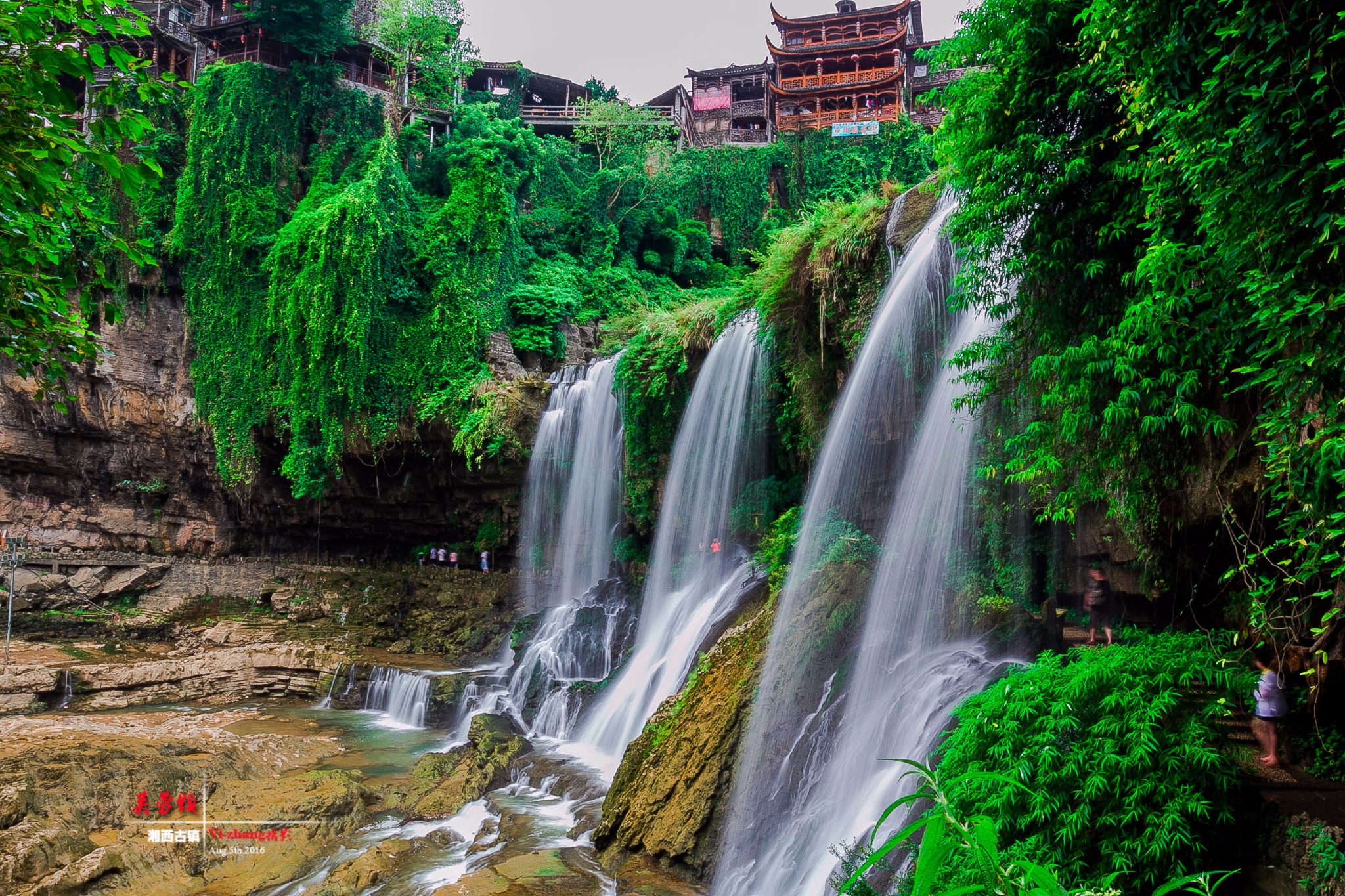 地址:湖南省湘西土家族苗族自治州永顺县芙蓉镇景区内3200 张