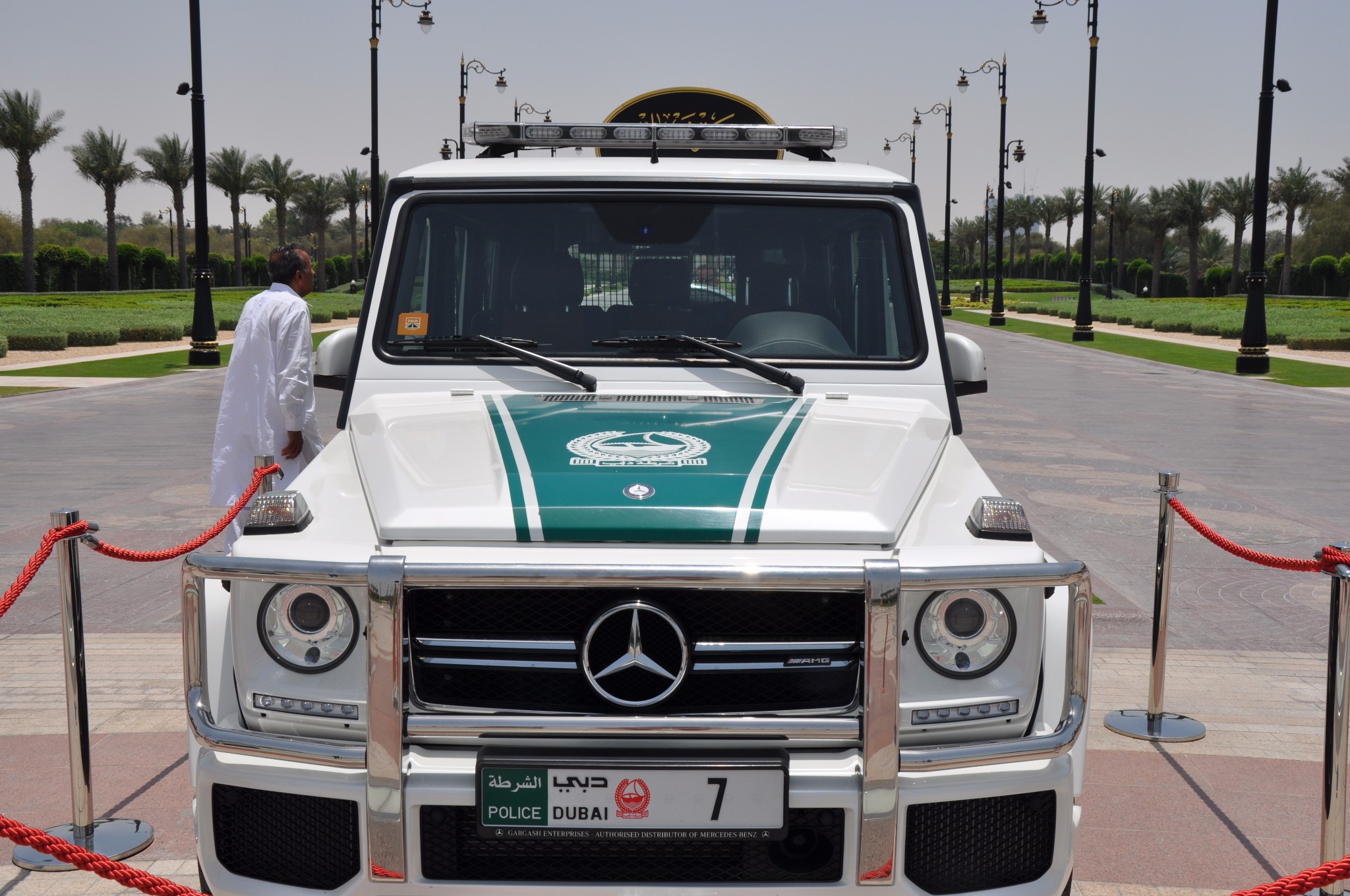 只是展车)阿拉伯的7就如同天朝的8或者6一样吉利水烟,要价50迪拉姆,一