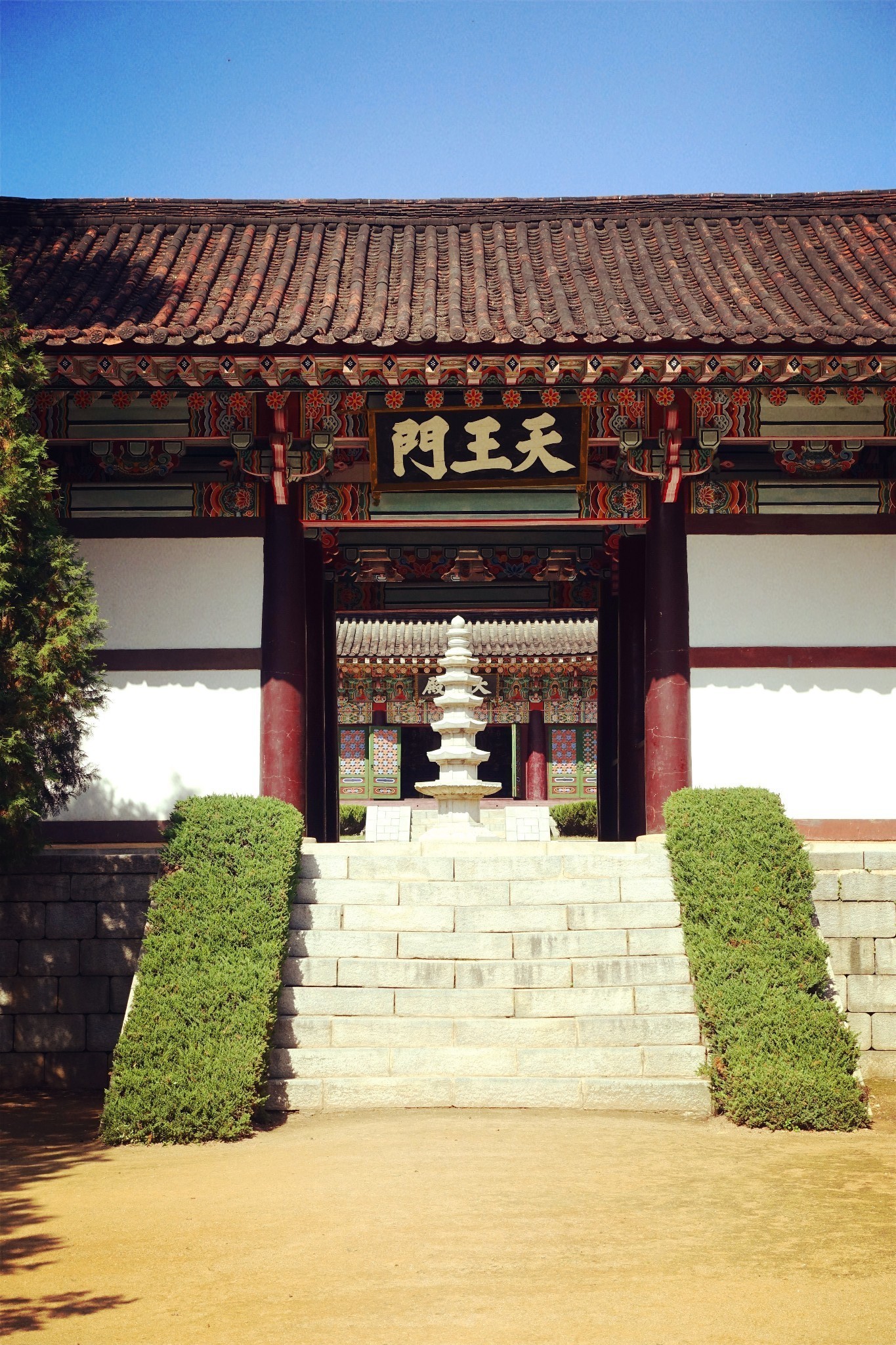 广法寺,最开始是全木结构,后来在朝鲜战争中被美军炸毁,之后用