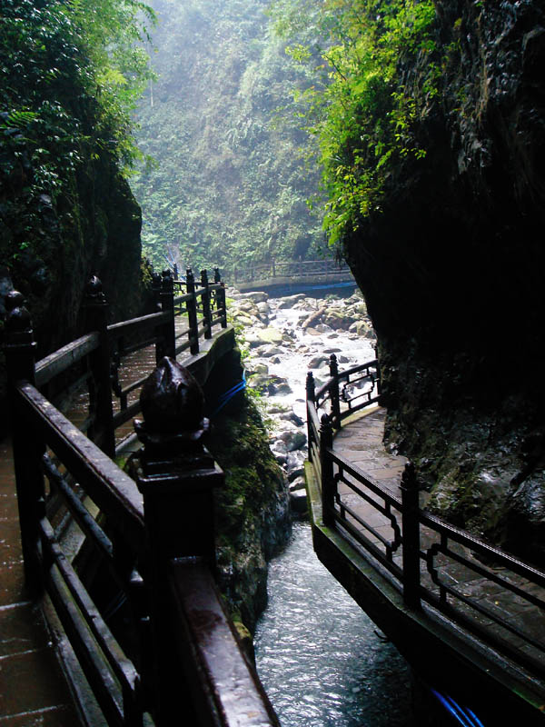 白雲峽谷藏一線天,黑龍江棧道雙線行——峨眉山遊記20130806h