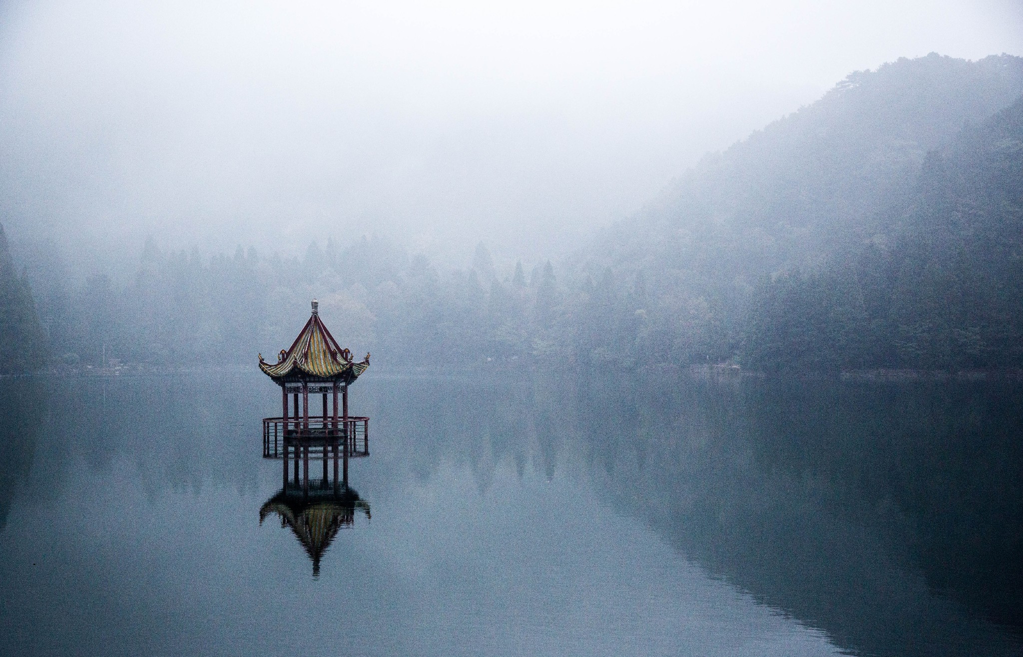 7475km 他手握方向盘 脚踩油门带我一路狂奔