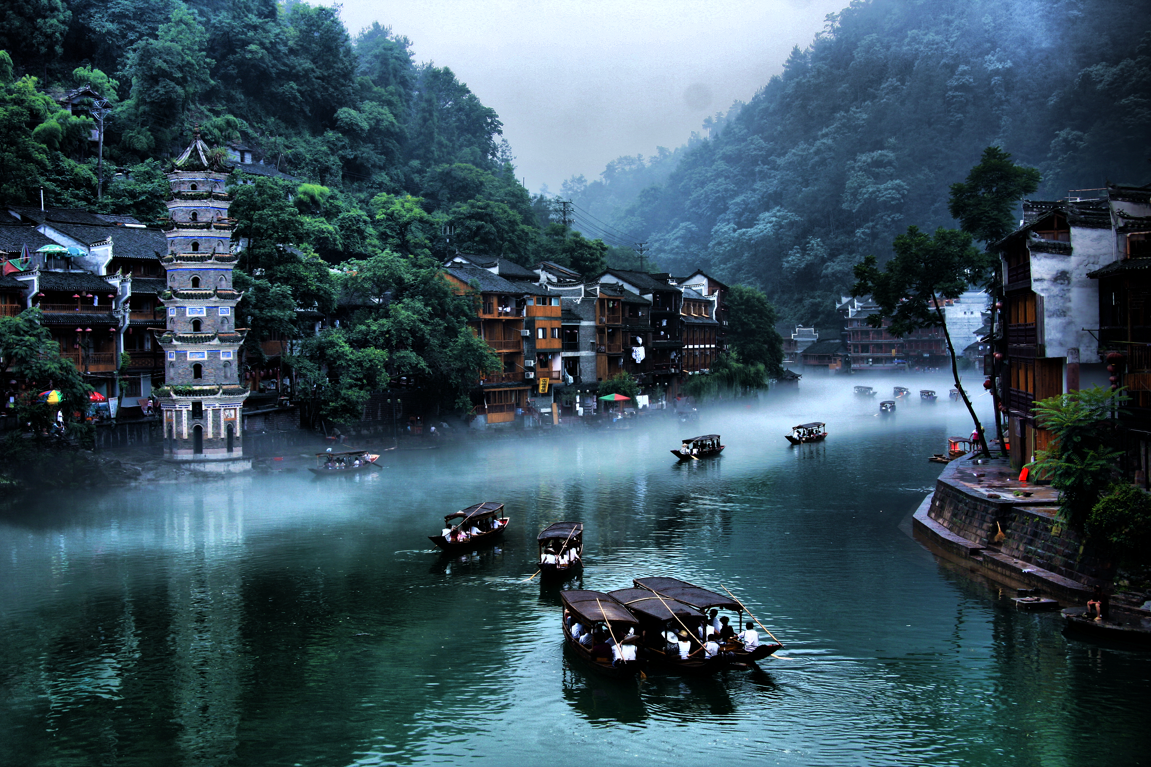 第一天:到达凤凰古城,随意逛古城(如果想看景点可以购买古城九景套票